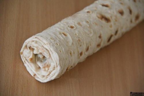Рулет из лаваша с крабовыми палочками и огурцом. 05 Рулет из лаваша с крабовыми палочками и огурцом. 05