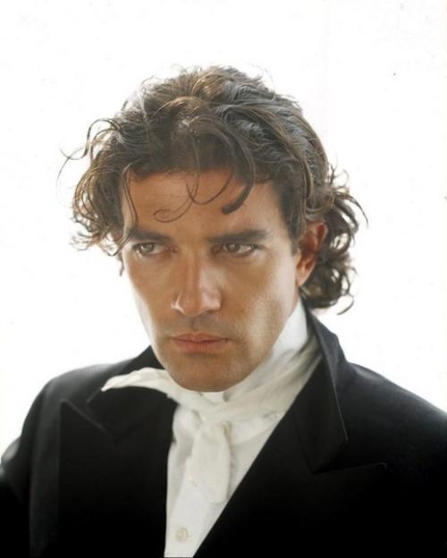 Антонио бандерасу исполнился 61 год, а он все так же шикарен! 04