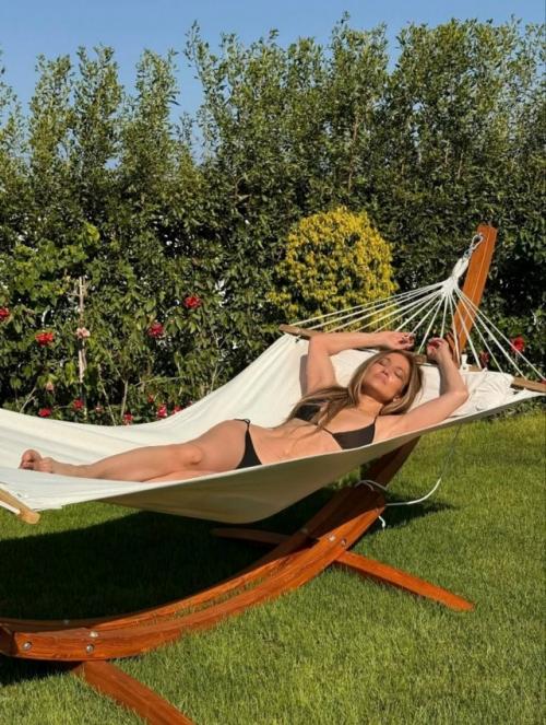 Летний приветик Бену аффлеку от Джей Ло, которая продолжает постить фоточки из серии Смотри, что ты Потерял. 01