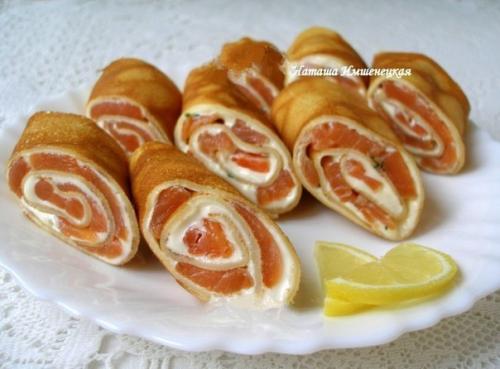 Рулетики из блинов с лососем. Рулетики из блинов с лососем.