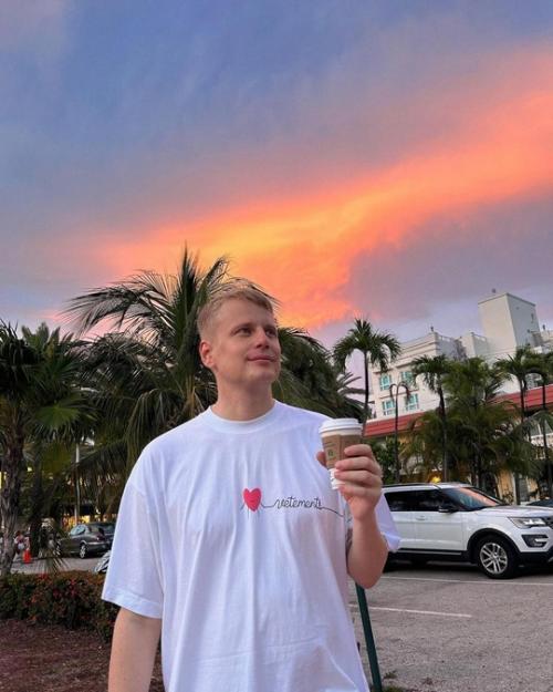 Из хороших новостей - только Путина объявили в международный розыск. 01