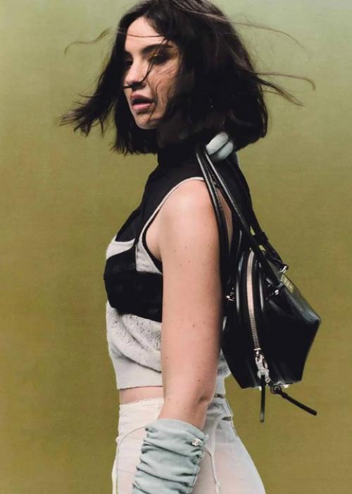 Еще одна Nepo Baby на страницах глянца - успешная молодая певица грейси абрамс. 02