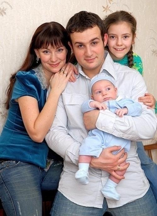 Сын Нонны Гришаевой вырос настоящим красавцем - 19-летний Илья удивил поклонников! 

