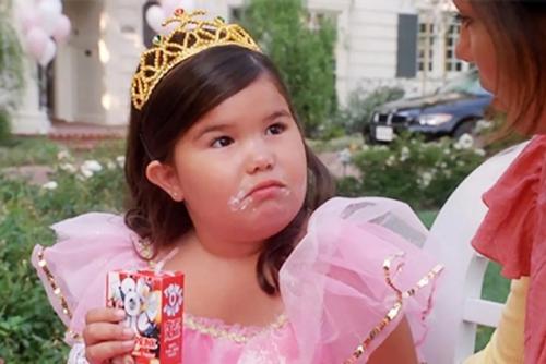 Помните пухлощекую малышку Хуаниту, старшую дочь Габи и Карлоса солис из Отчаянных Домохозяек? 02