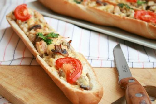 Фаршированный багет с курочкой, сыром и шампиньонами. 06