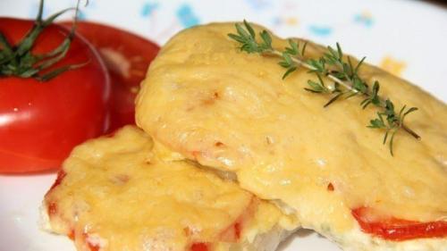 Свинина, запеченная с помидорами и сыром. Свинина, запеченная с помидорами и сыром.