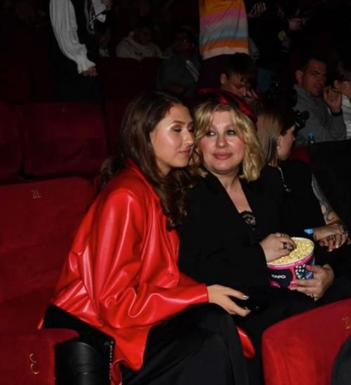 Ева польна появилась на публике вместе с повзрослевшей дочерью от Дениса клявера. 01