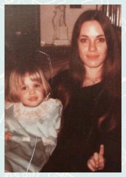 Так вот она у кого своей красотой удалась! 03