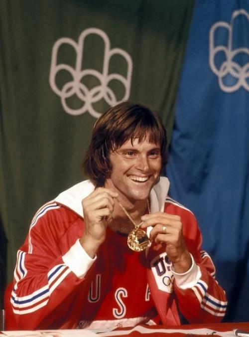 Кaк выглядел отчим им аpдашьян без плaстики и макияжa. 02