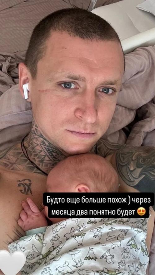 Павел мамаев, ставший отцом в третий раз, находился на родах и остался в шоке от увиденного. 02